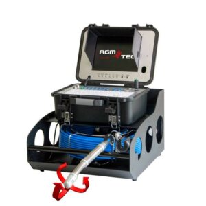 Caméra de canalisation professionnelle AGM TEC : console d'affichage avec écran intégré, câble bleu sur touret et tête d'inspection montée sur ressort de poussée
