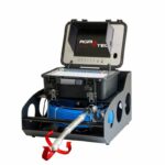 Caméra d'inspection à tête rotative et son coffret de commande avec écran, sur enrouleur de câble bleu